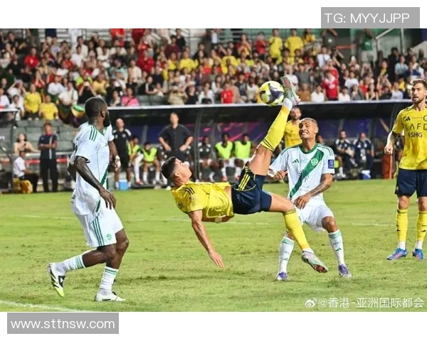 足球巨星私生活乱象揭秘:他们的私人世界比球场更疯狂 足球巨星私生活乱象揭秘:他们的私人世界比球场更疯狂