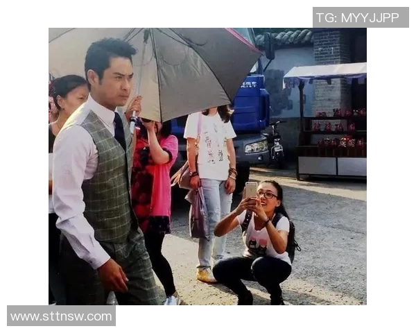 中国明星与足球明星偶遇时的尴尬与精彩瞬间如何化解 中国明星与足球明星偶遇时的尴尬与精彩瞬间如何化解