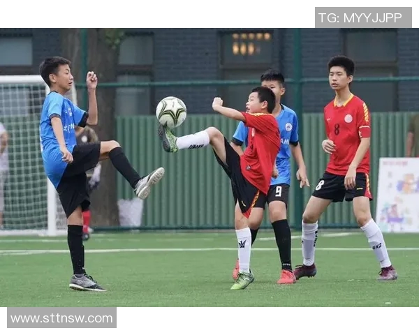 口罩下的足球巨星们:他们如何在赛场上演绎传奇与挑战 口罩下的足球巨星们:他们如何在赛场上演绎传奇与挑战